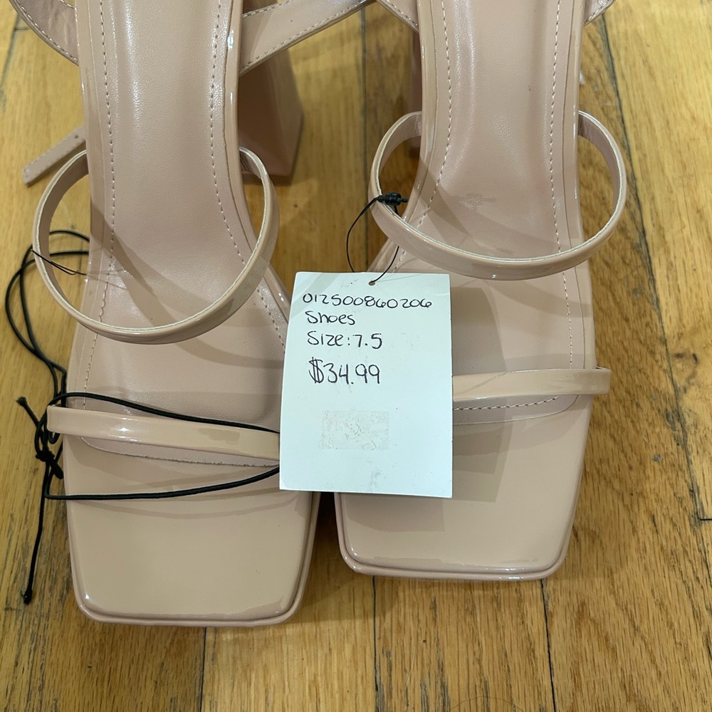BNWT Forever 21 Strappy Heels - Picture 4 of 4